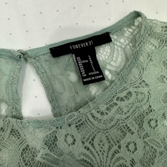 GREEN LACE TOP - Picture 2 of 2